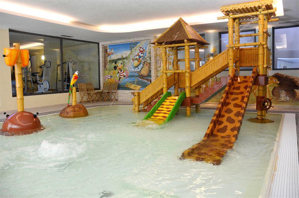 Alpholiday Dolomiti Wellness & Family Hotel Дімаро Екстер'єр фото