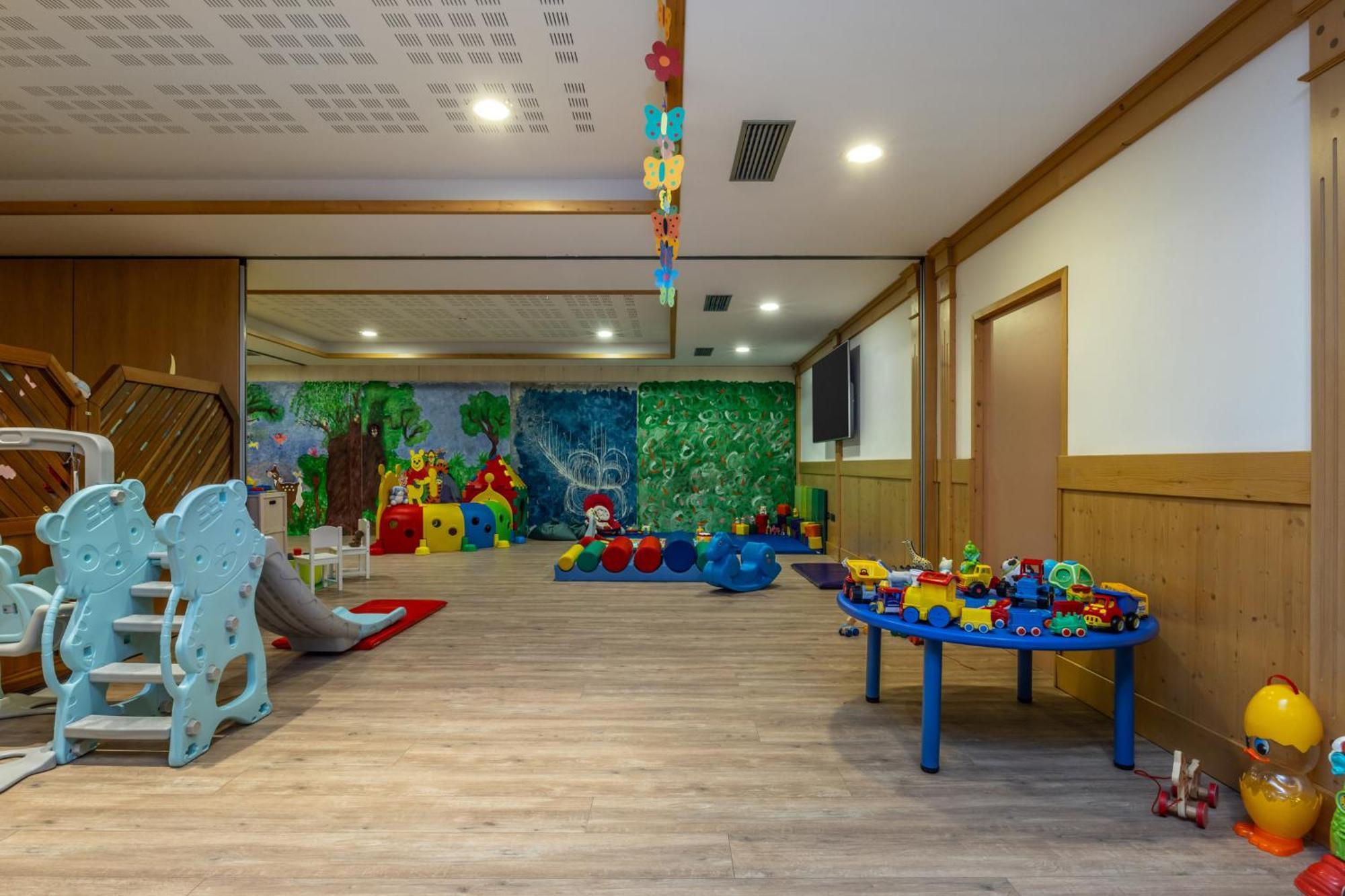 Alpholiday Dolomiti Wellness & Family Hotel Дімаро Екстер'єр фото