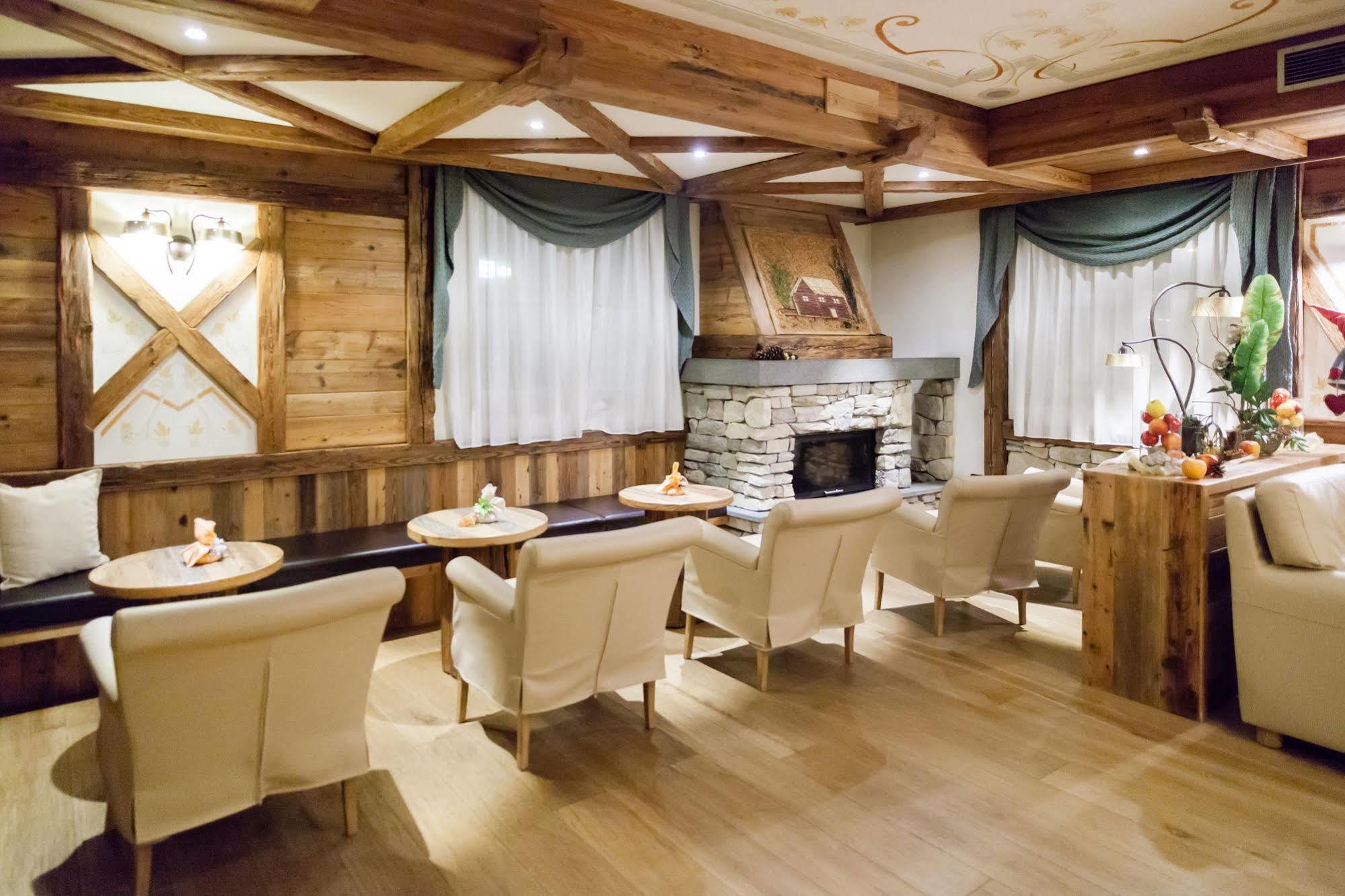 Alpholiday Dolomiti Wellness & Family Hotel Дімаро Екстер'єр фото
