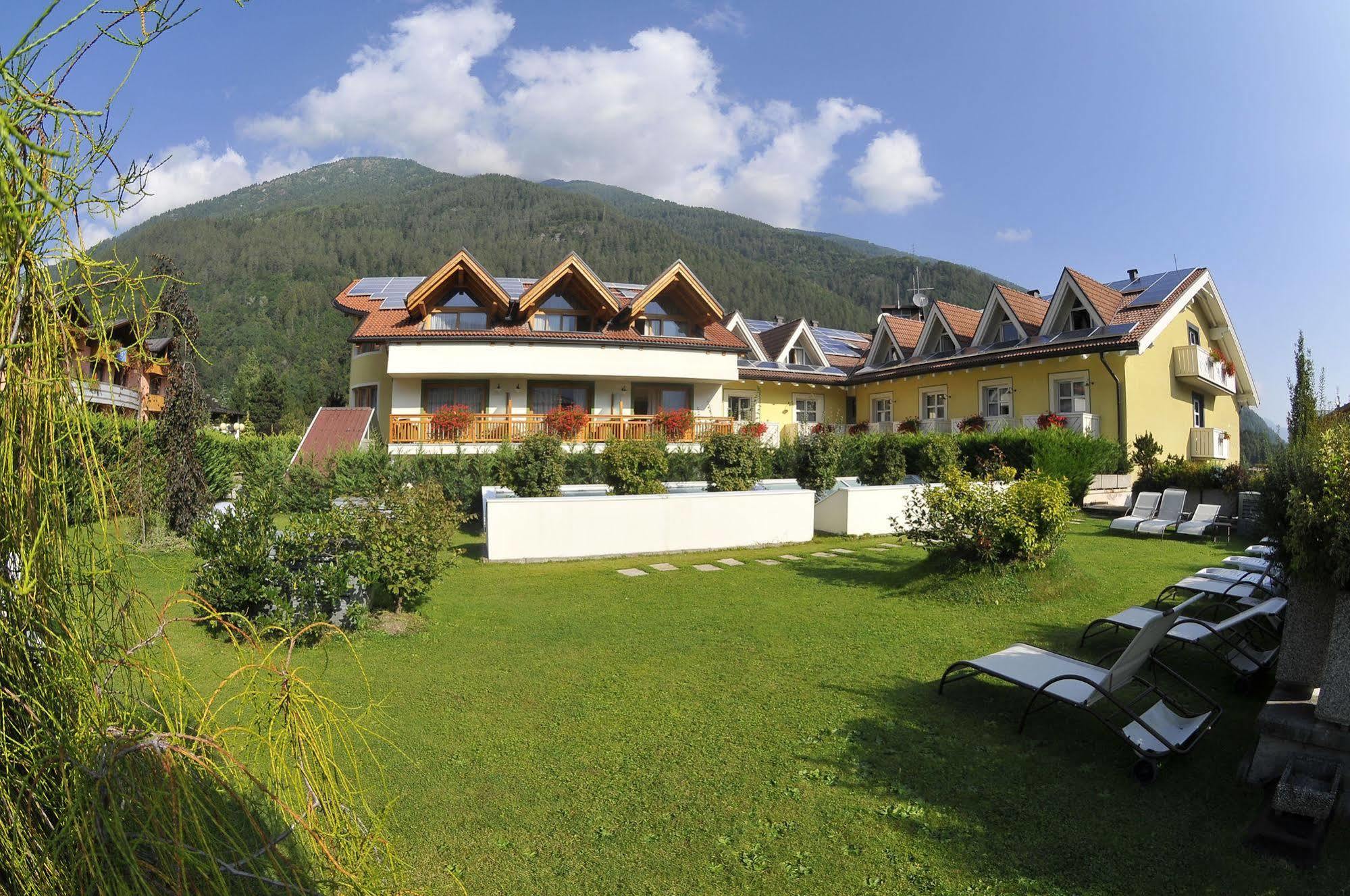 Alpholiday Dolomiti Wellness & Family Hotel Дімаро Екстер'єр фото