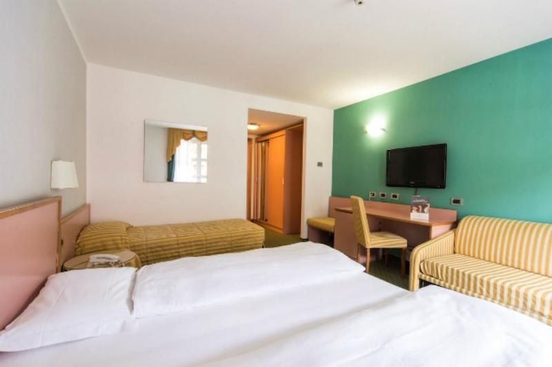 Alpholiday Dolomiti Wellness & Family Hotel Дімаро Екстер'єр фото